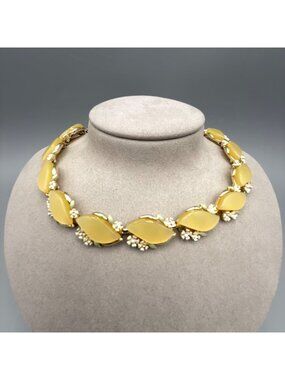 Vintage Thermoset Lucite Yellow Moon Glow Flowers Rhinestone Gold Tone Necklace